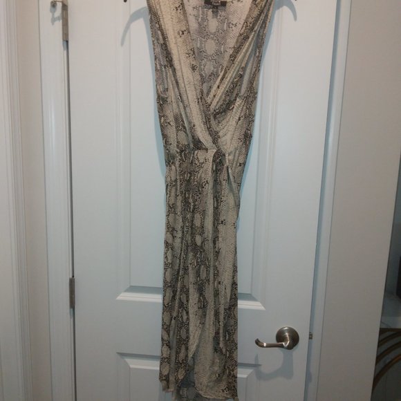 🔥5/$20 PAPER HEART SNAKESKIN PRINT DRESS - Picture 1 of 2